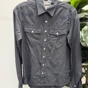 Wyatt Women’s Gray Button-Up Shirt